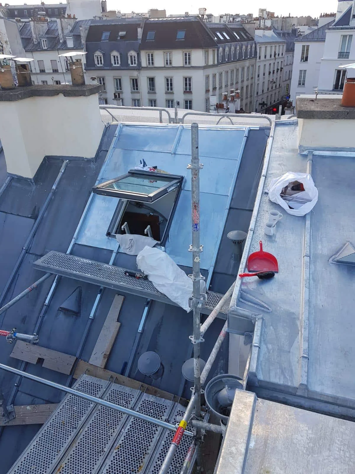 Réfection toiture zinc et pose Velux Paris 75