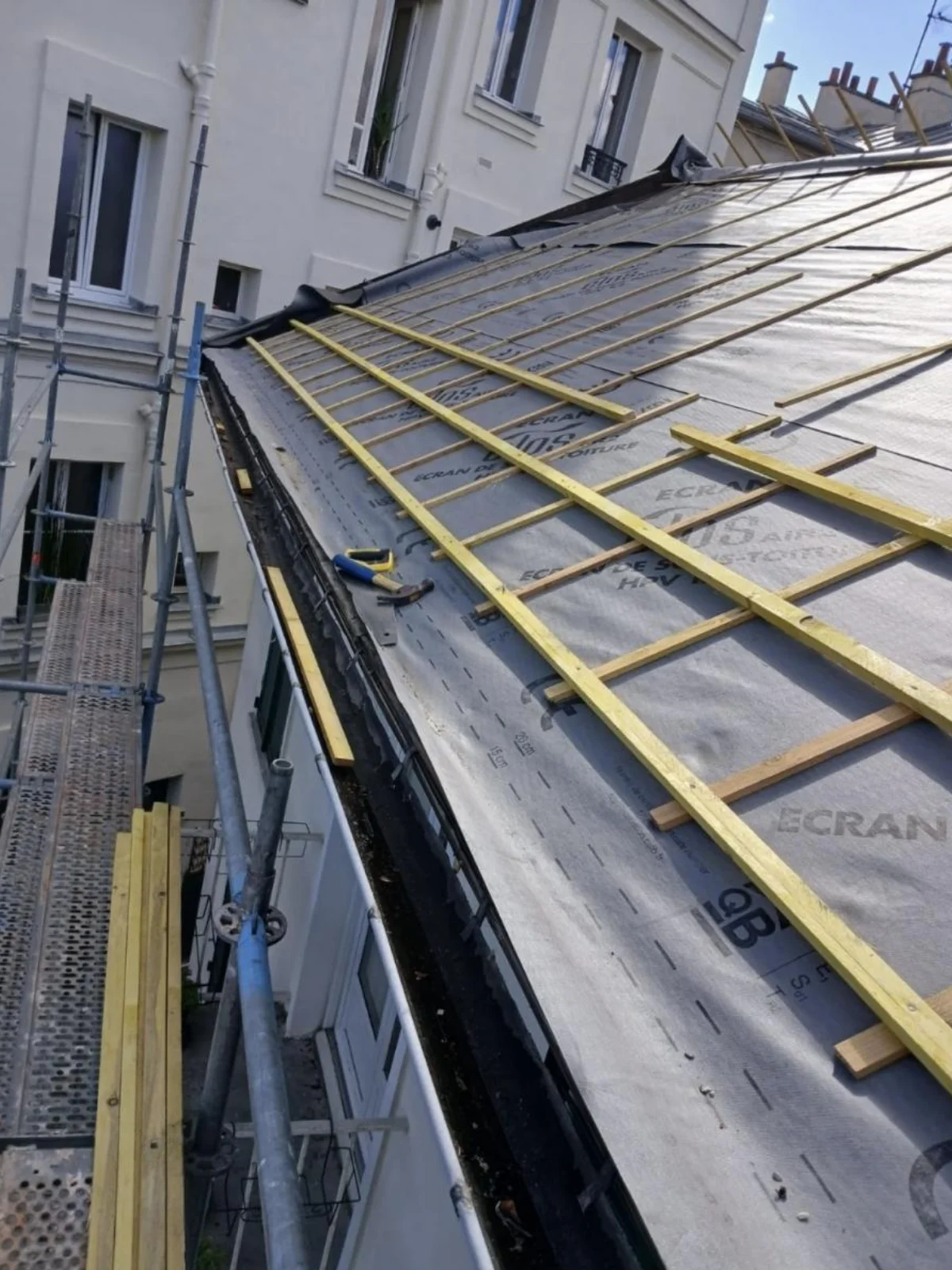 Rénovation toiture tuiles Paris 75